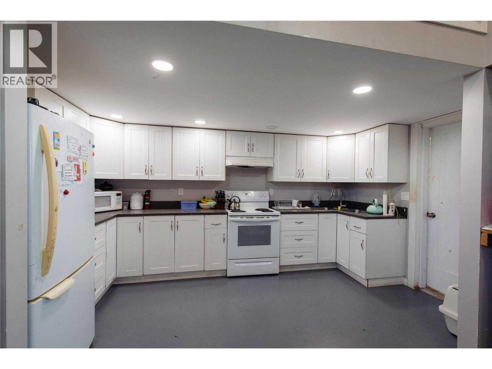 776 Dominion Street, Kamloops, BC - Indoor Photo Showing Kitchen