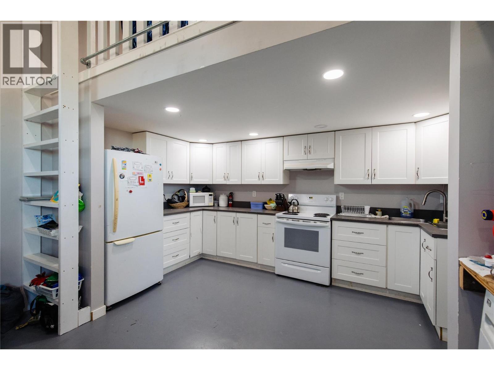 776 Dominion Street, Kamloops, BC - Indoor Photo Showing Kitchen With Double Sink