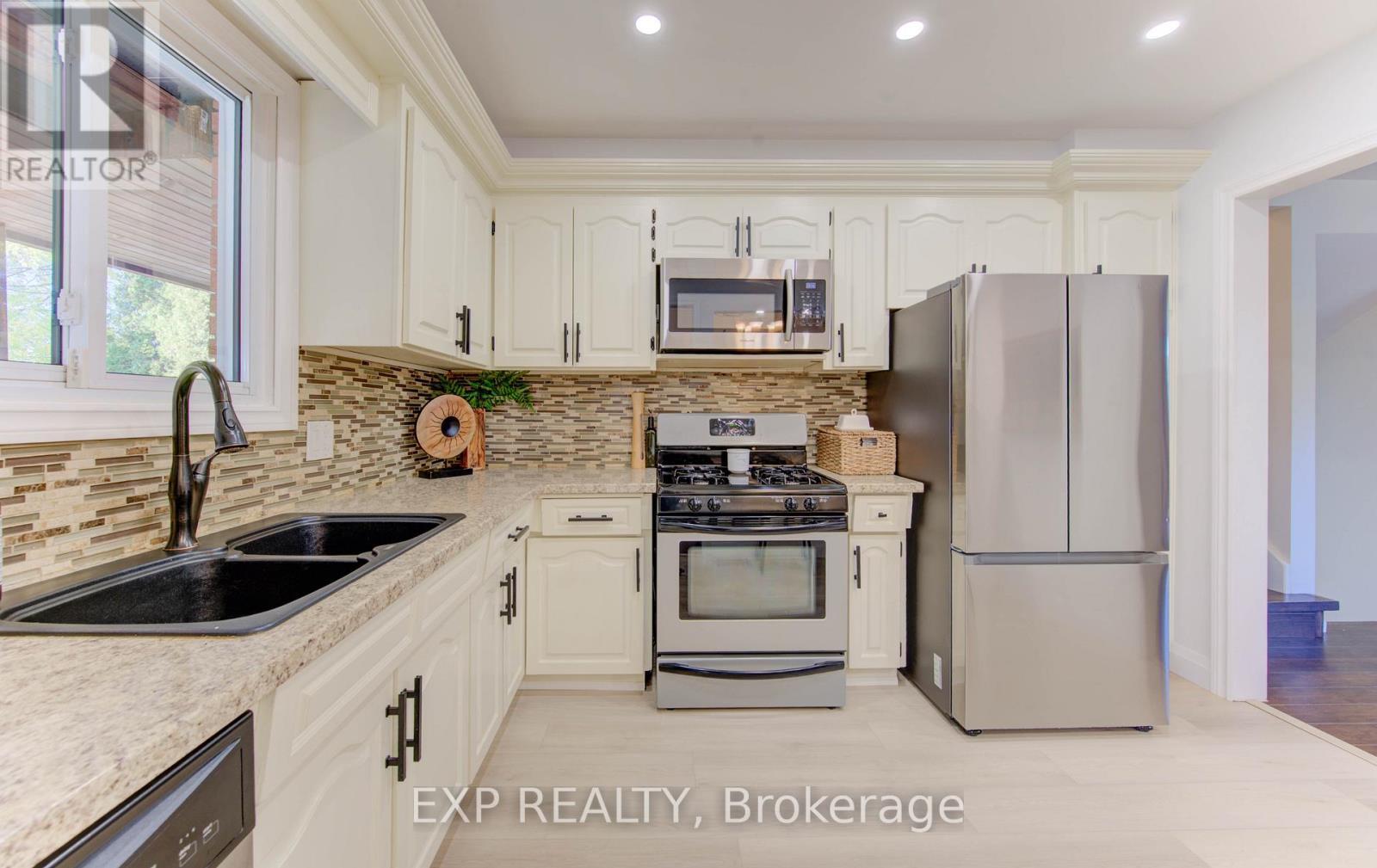36 Blackfriars Place, Kitchener, ON - Indoor Photo Showing Kitchen With Double Sink