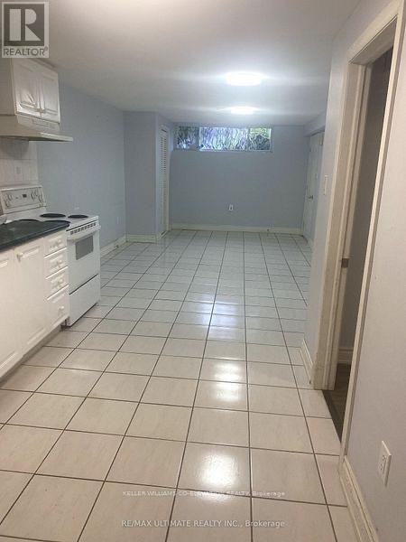35 Pachino Boulevard, Toronto, ON - Indoor Photo Showing Kitchen