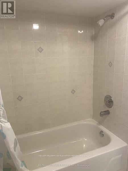 35 Pachino Boulevard, Toronto, ON - Indoor Photo Showing Bathroom