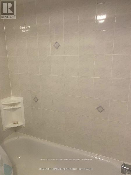 35 Pachino Boulevard, Toronto, ON - Indoor Photo Showing Bathroom