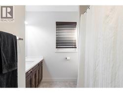 Full Upstairs Bathroom -