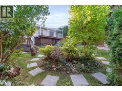 Beautiful back yard - peaceful -