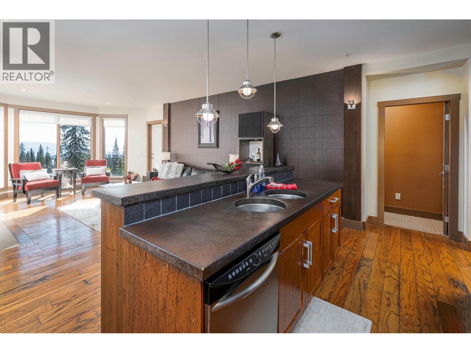 5085 Snowbird Way Unit# 103, Big White, BC - Indoor Photo Showing Kitchen With Double Sink