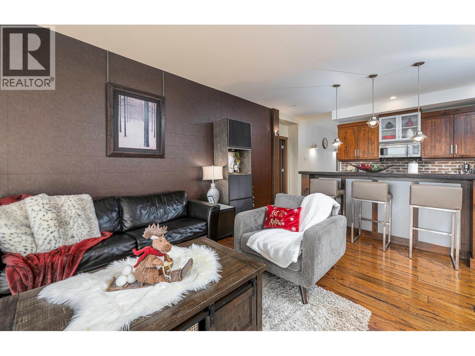 5085 Snowbird Way Unit# 103, Big White, BC - Indoor Photo Showing Living Room