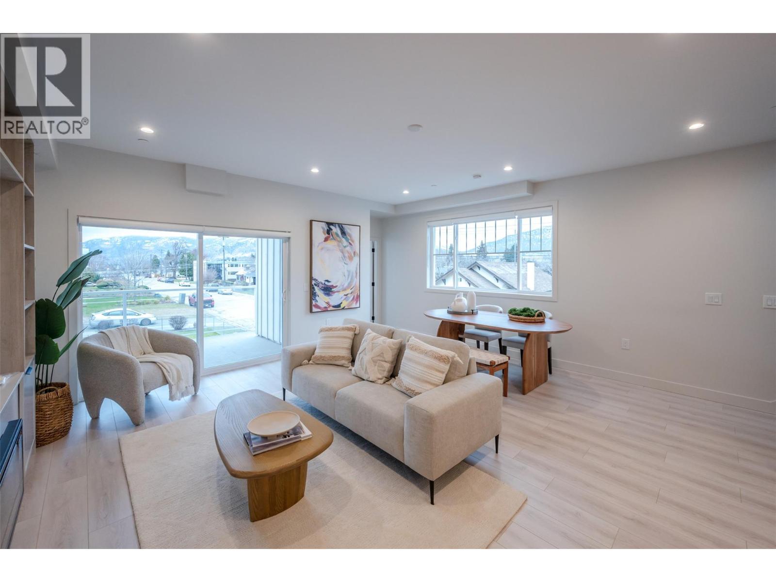 784 Argyle Street Unit# 105, Penticton, BC - Indoor Photo Showing Living Room