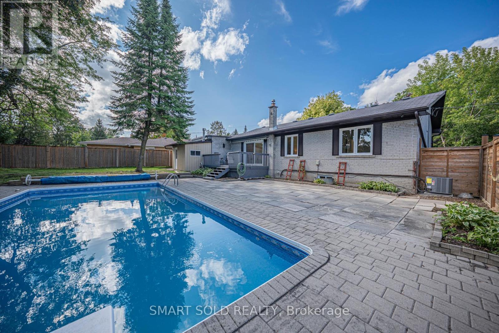 158 Park Avenue, Newmarket, ON - Outdoor With In Ground Pool