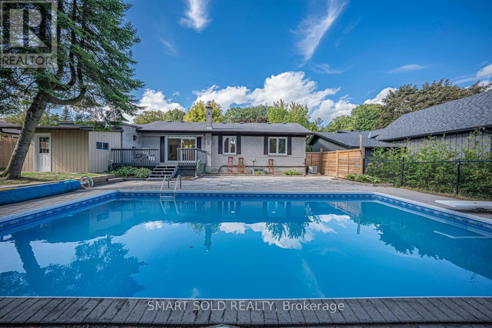 158 Park Avenue, Newmarket, ON - Outdoor With In Ground Pool With Backyard
