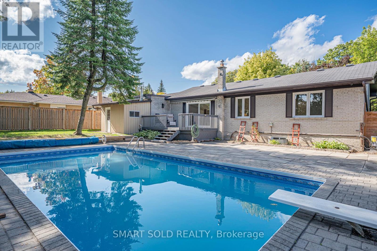 158 Park Avenue, Newmarket, ON - Outdoor With In Ground Pool