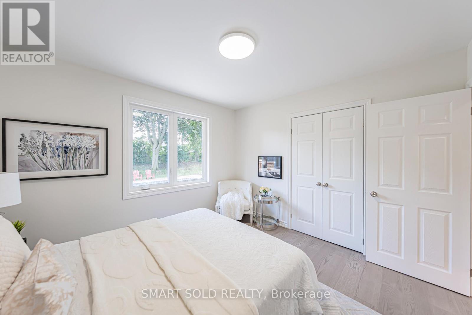 158 Park Avenue, Newmarket, ON - Indoor Photo Showing Bedroom