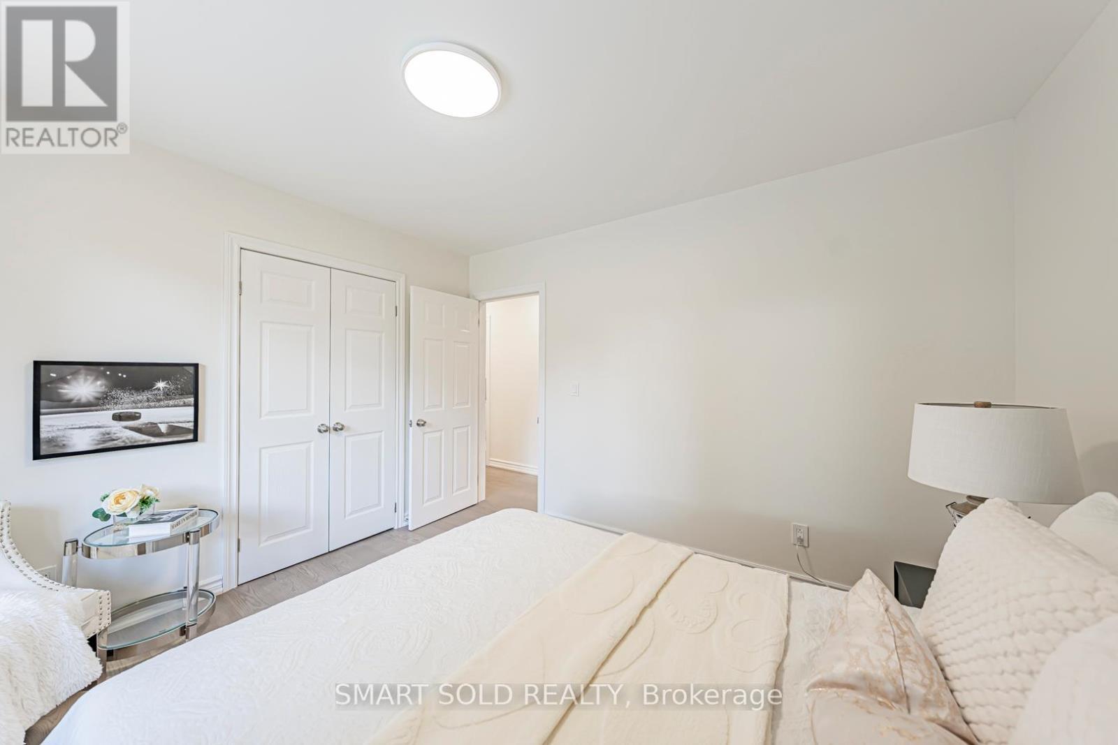 158 Park Avenue, Newmarket, ON - Indoor Photo Showing Bedroom