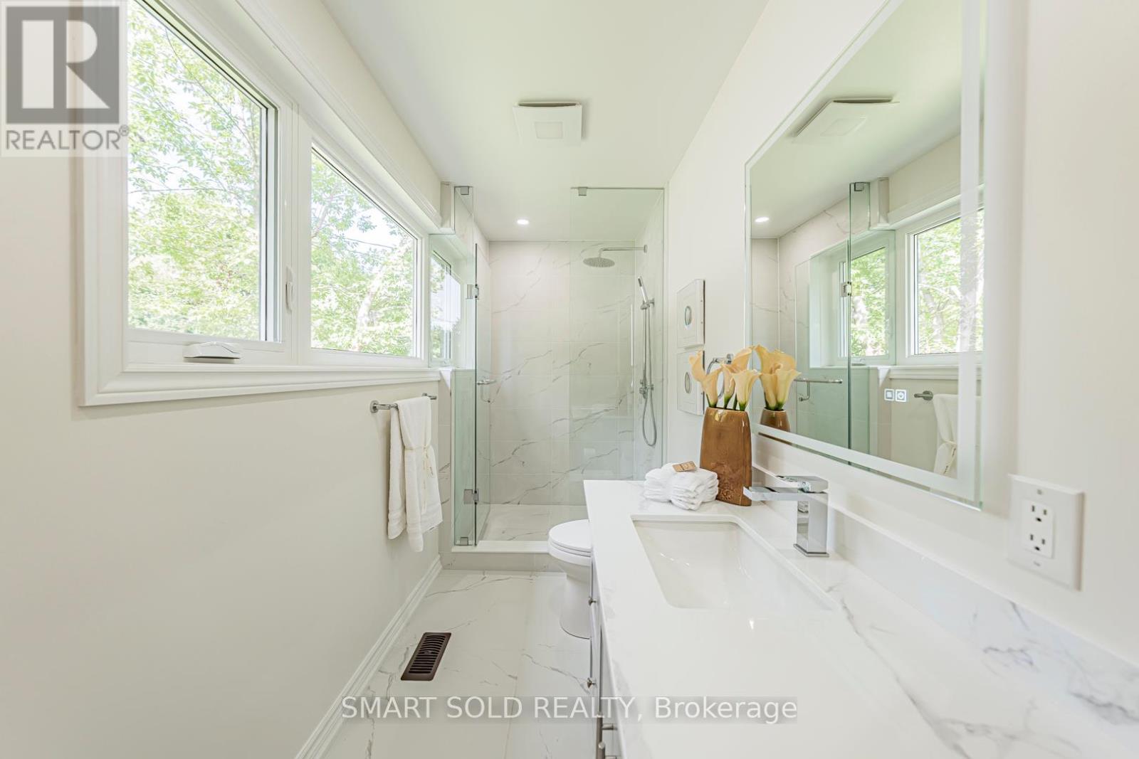158 Park Avenue, Newmarket, ON - Indoor Photo Showing Bathroom