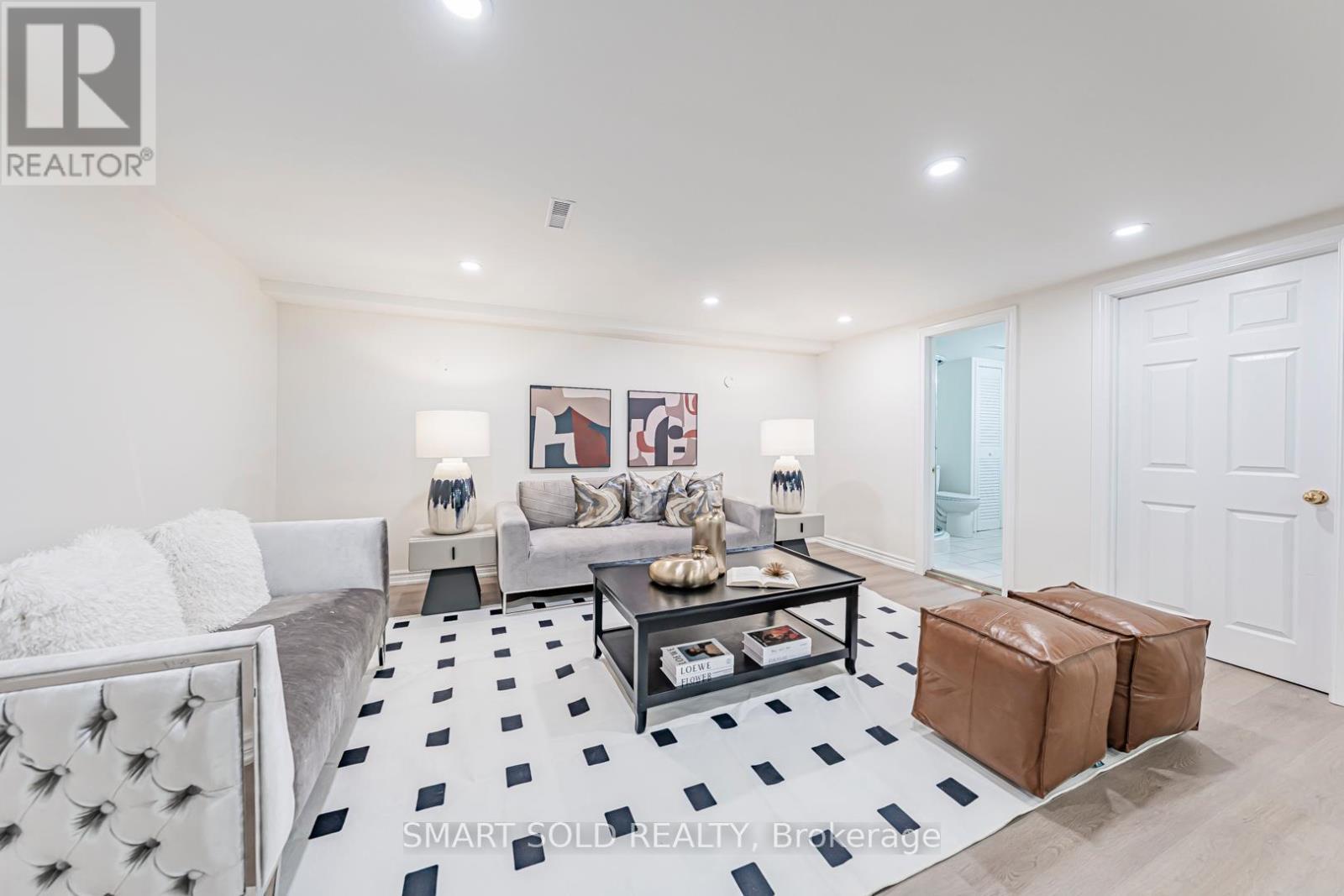 158 Park Avenue, Newmarket, ON - Indoor