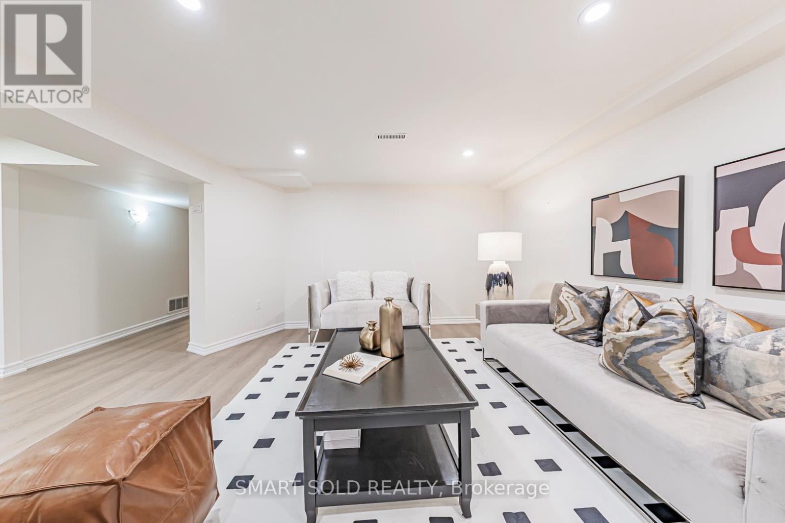 158 Park Avenue, Newmarket, ON - Indoor