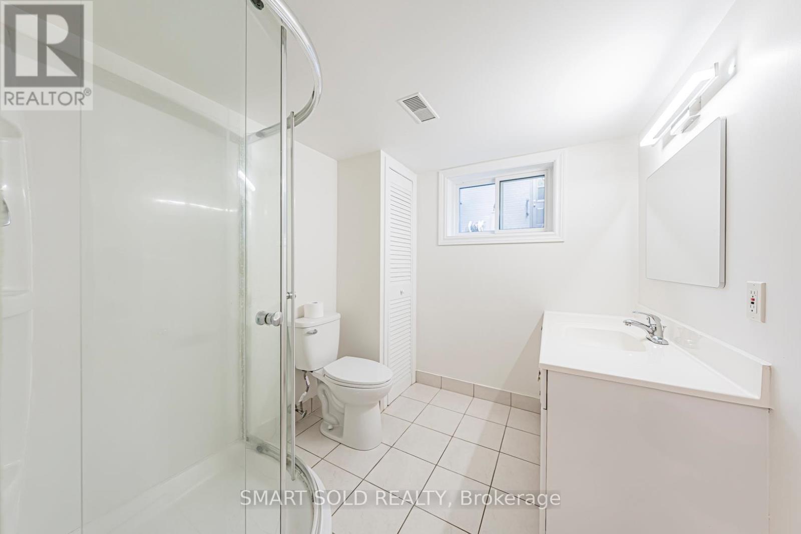 158 Park Avenue, Newmarket, ON - Indoor Photo Showing Bathroom
