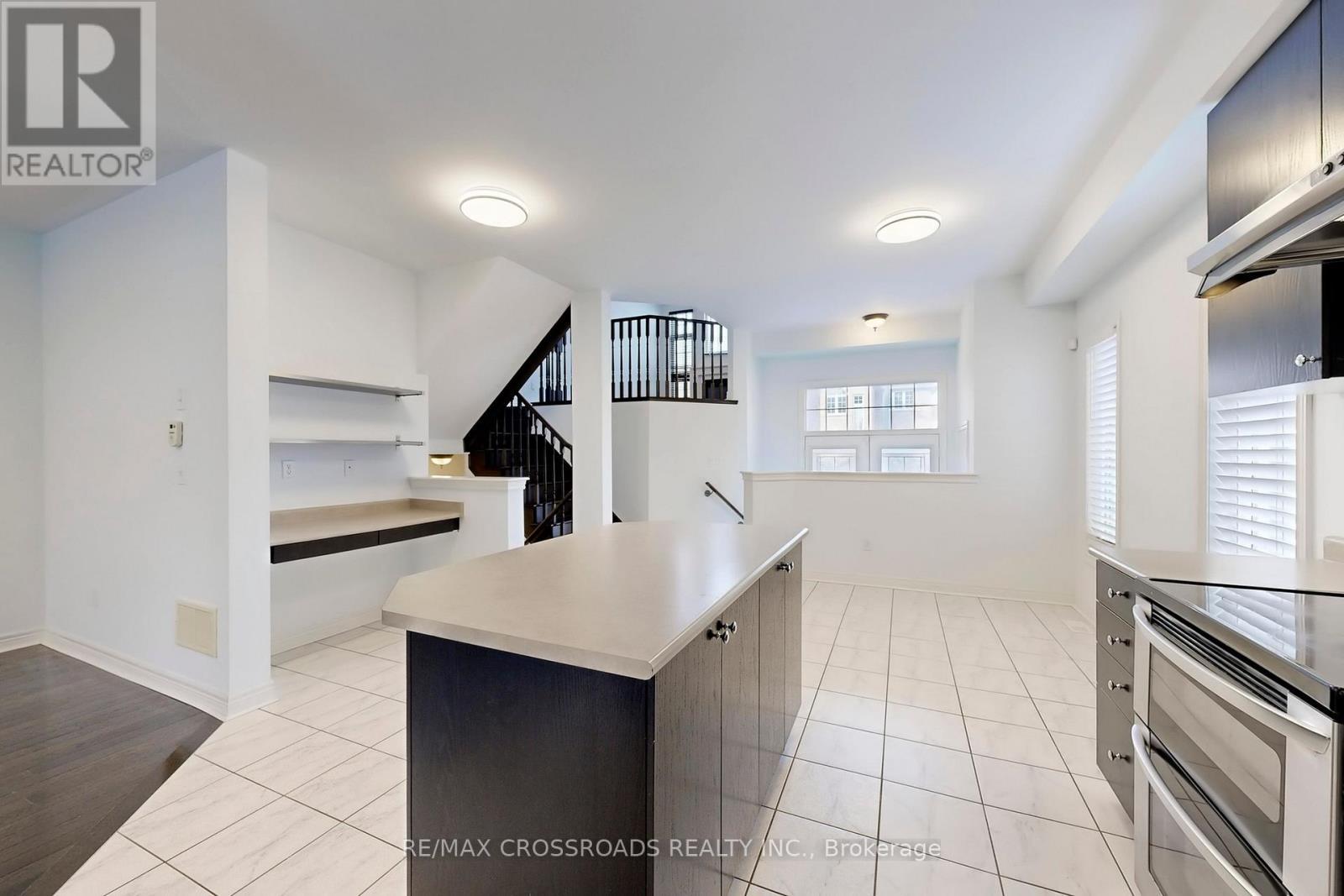 76 Rustle Woods Avenue, Markham, ON - Indoor