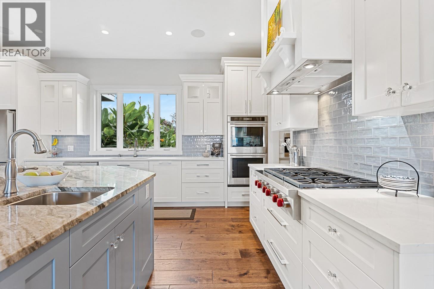3022 Dunster Road, Kelowna, BC - Indoor Photo Showing Kitchen With Upgraded Kitchen