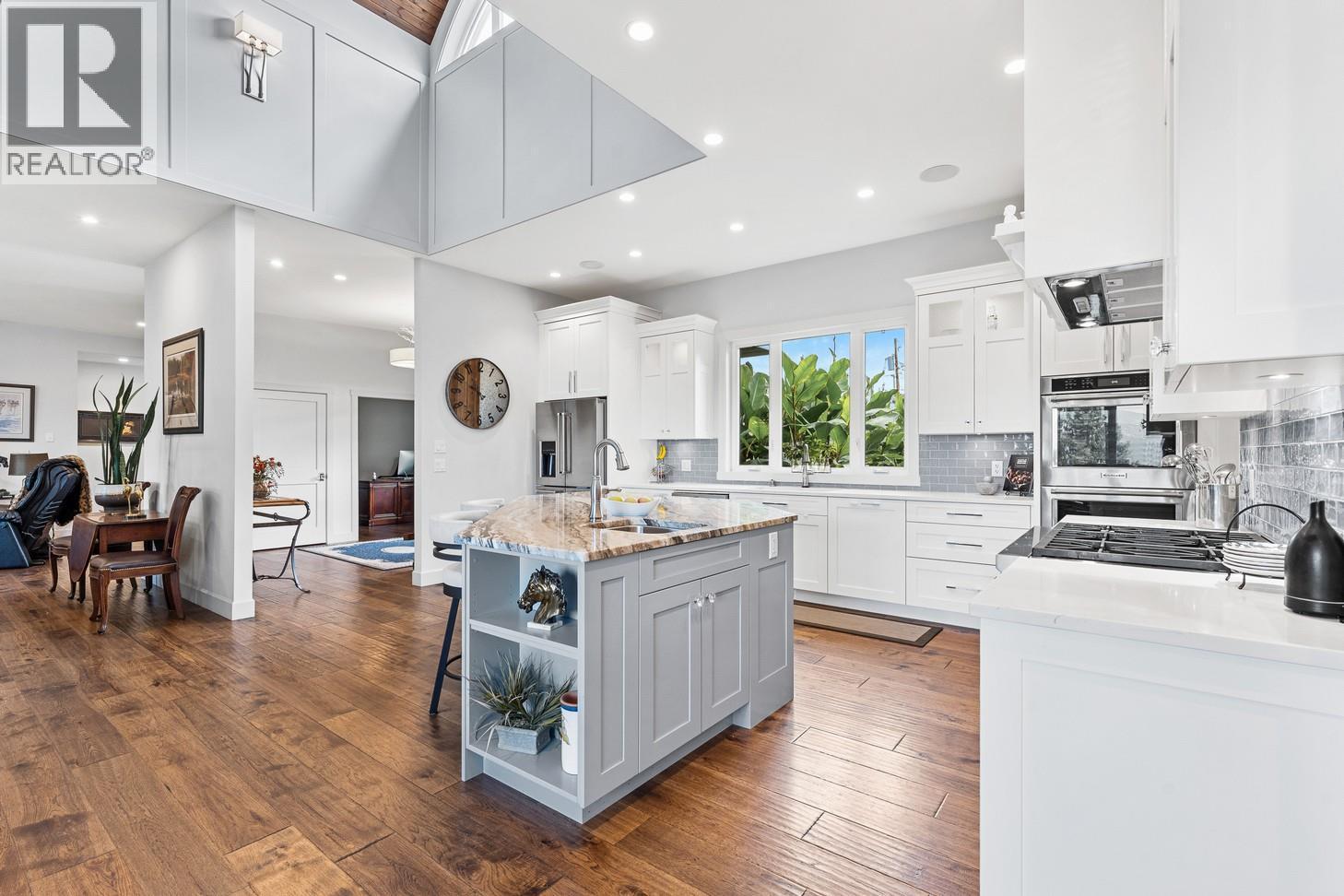 3022 Dunster Road, Kelowna, BC - Indoor Photo Showing Kitchen With Double Sink With Upgraded Kitchen
