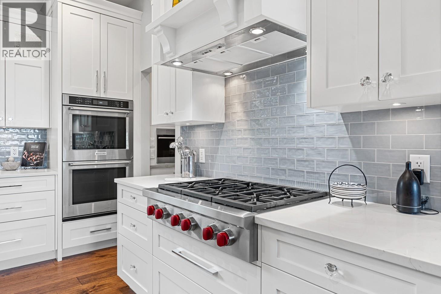 3022 Dunster Road, Kelowna, BC - Indoor Photo Showing Kitchen With Upgraded Kitchen