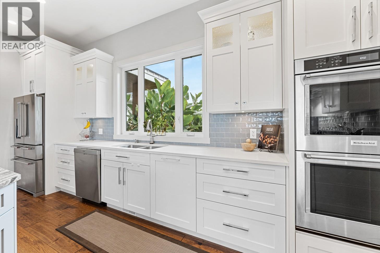3022 Dunster Road, Kelowna, BC - Indoor Photo Showing Kitchen With Double Sink