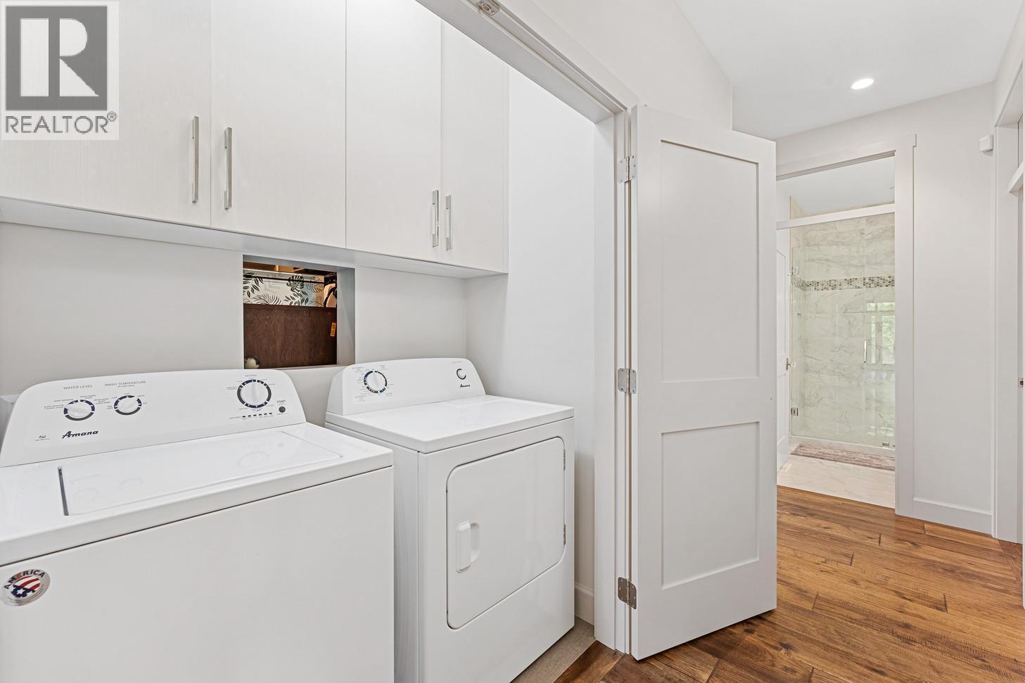 3022 Dunster Road, Kelowna, BC - Indoor Photo Showing Laundry Room