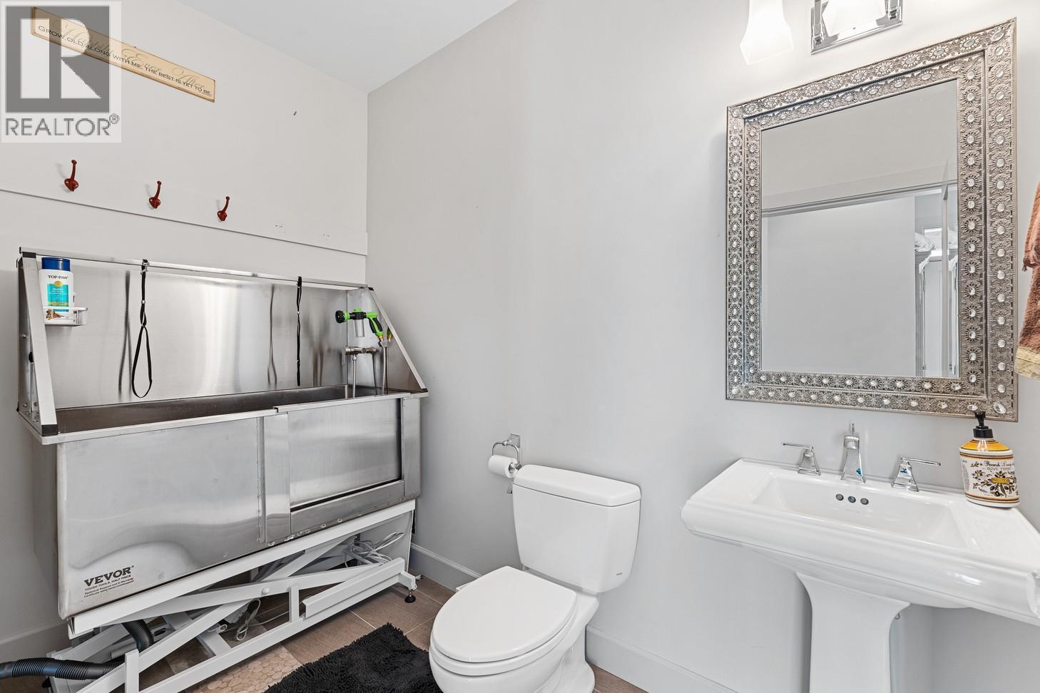 3022 Dunster Road, Kelowna, BC - Indoor Photo Showing Bathroom