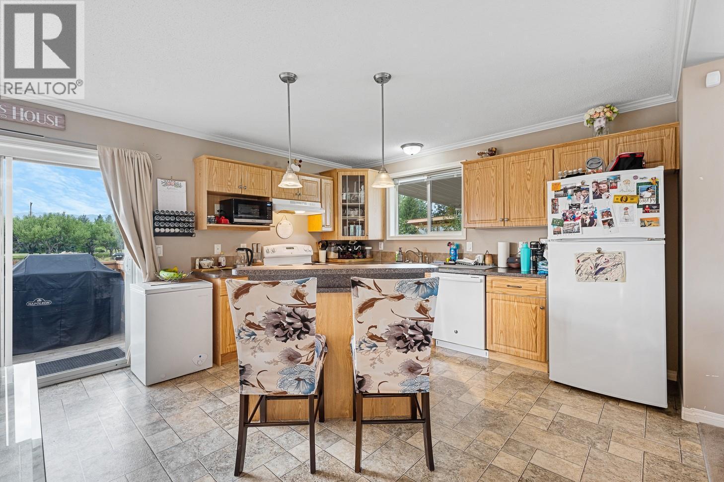 3022 Dunster Road, Kelowna, BC - Indoor Photo Showing Kitchen