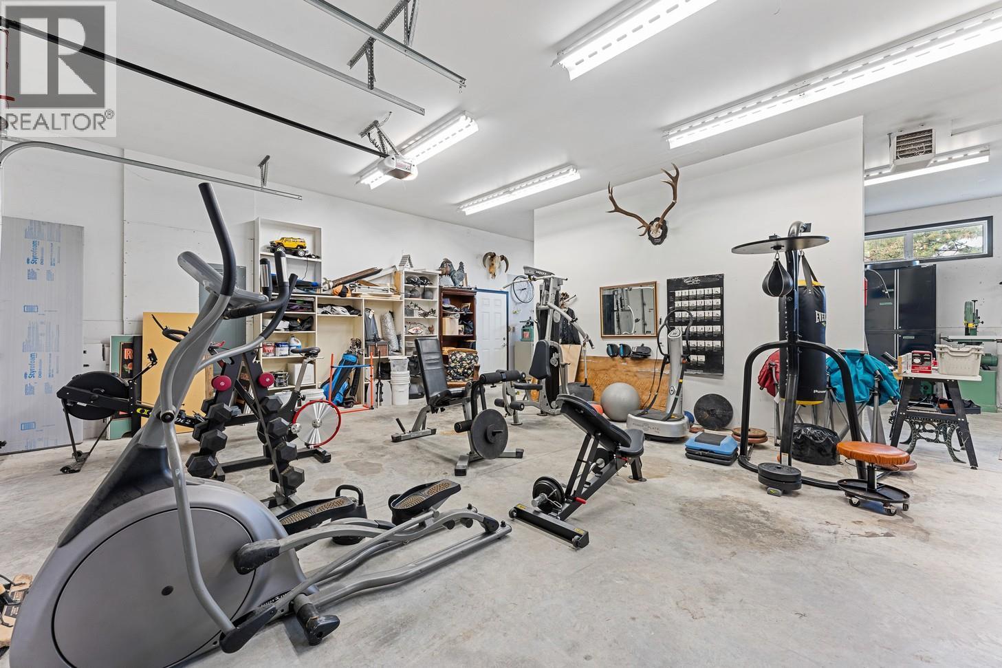 3022 Dunster Road, Kelowna, BC - Indoor Photo Showing Gym Room