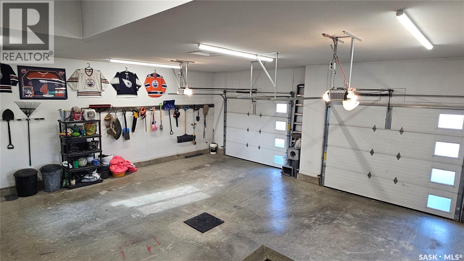 17 Pape Drive, Humboldt Rm No. 370, SK - Indoor Photo Showing Garage