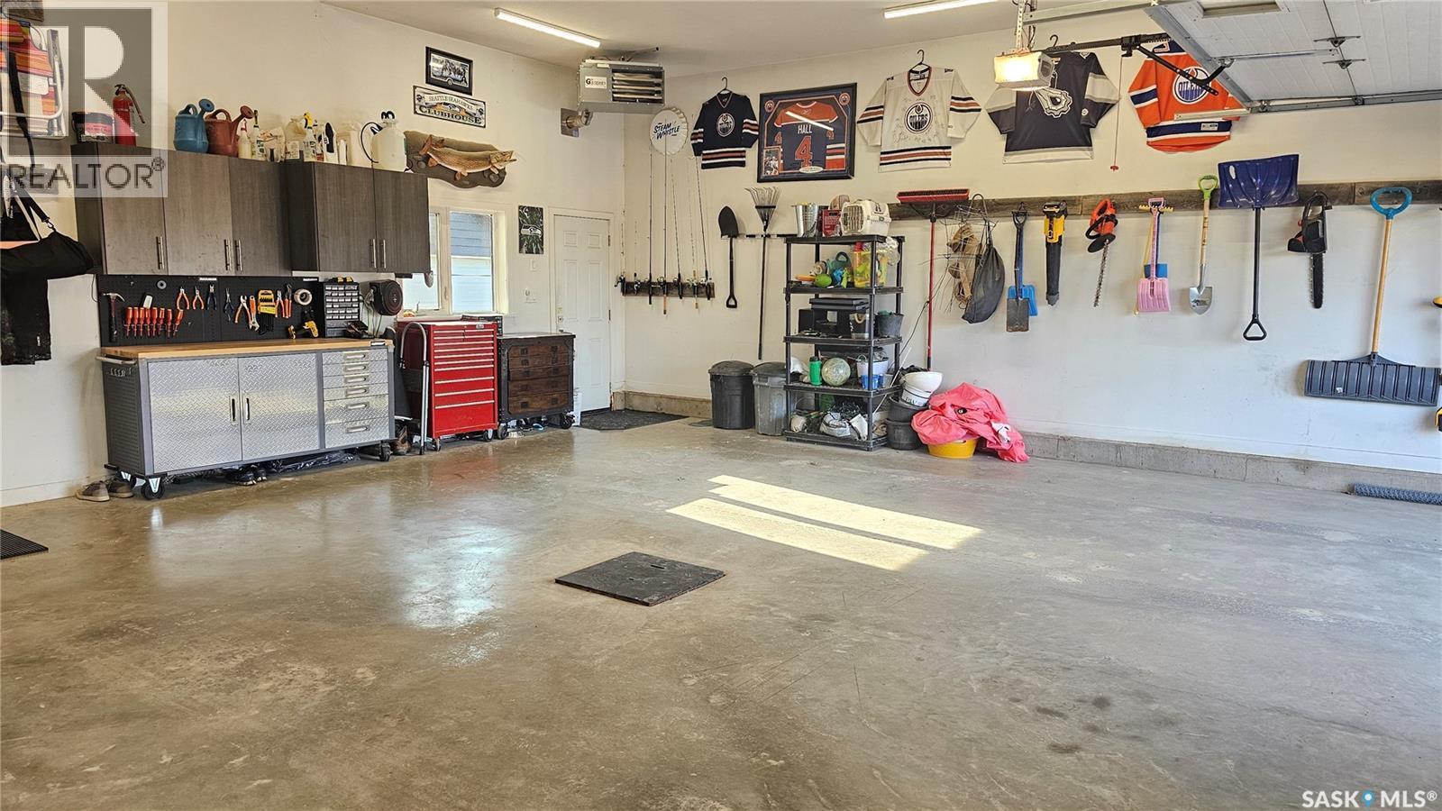 17 Pape Drive, Humboldt Rm No. 370, SK - Indoor Photo Showing Garage