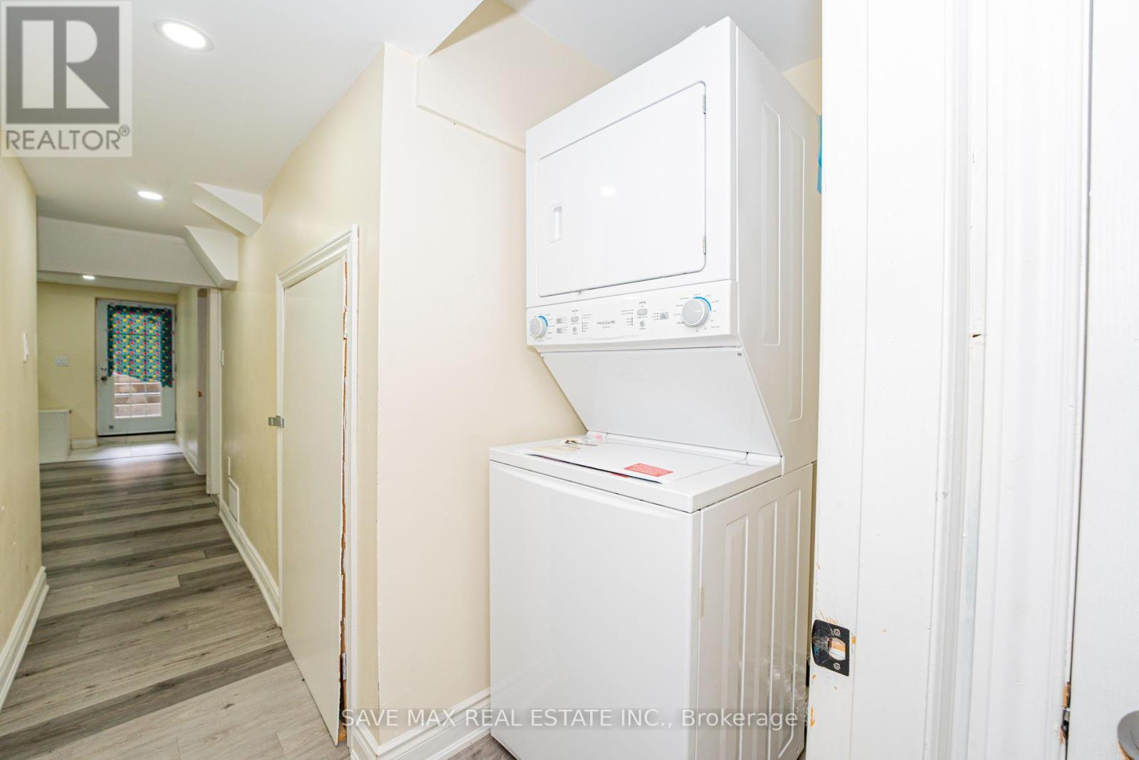 19 Boat Street, Brampton, ON - Indoor Photo Showing Laundry Room