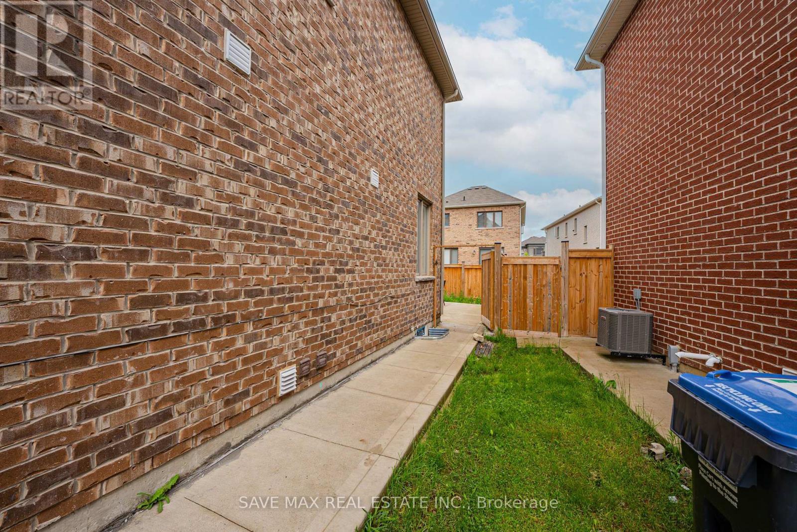 19 Boat Street, Brampton, ON - Outdoor