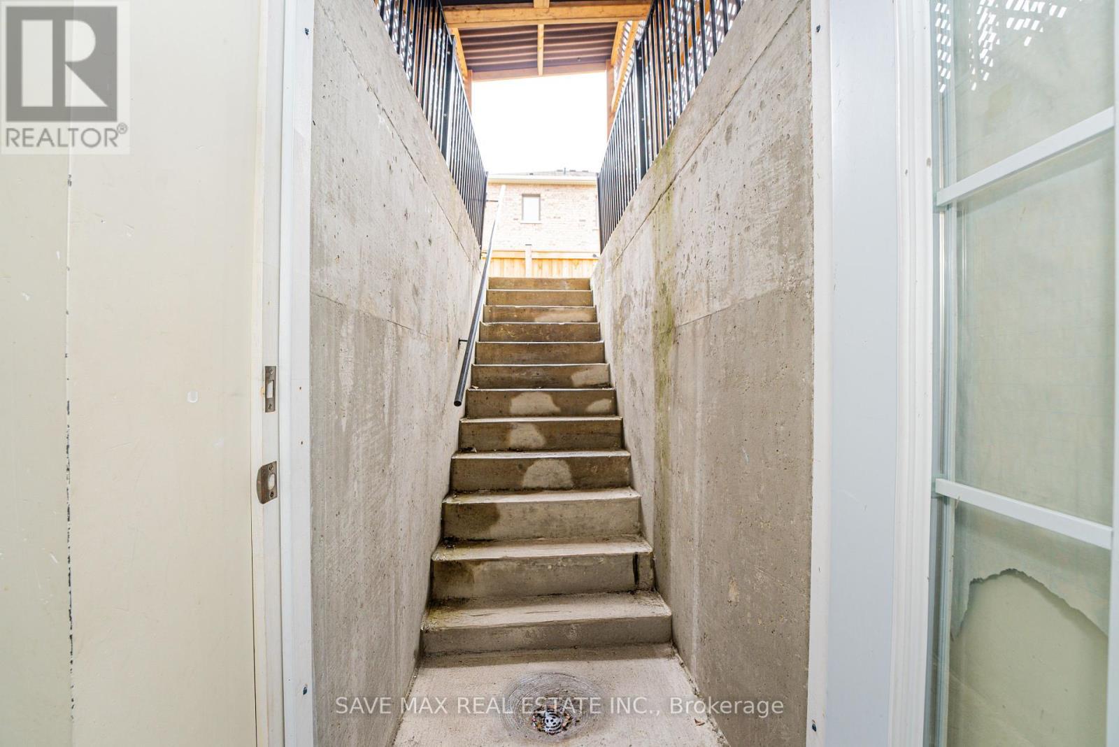 19 Boat Street, Brampton, ON - Indoor Photo Showing Other Room