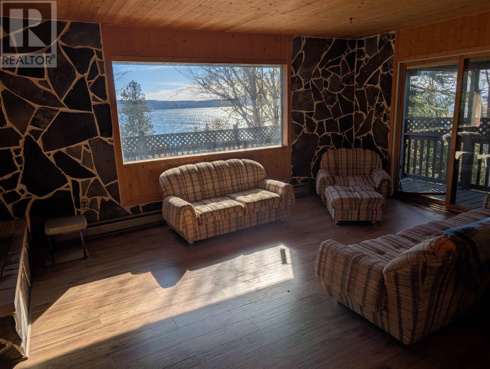 27B Long Beach Rd, Wawa, ON - Indoor Photo Showing Other Room