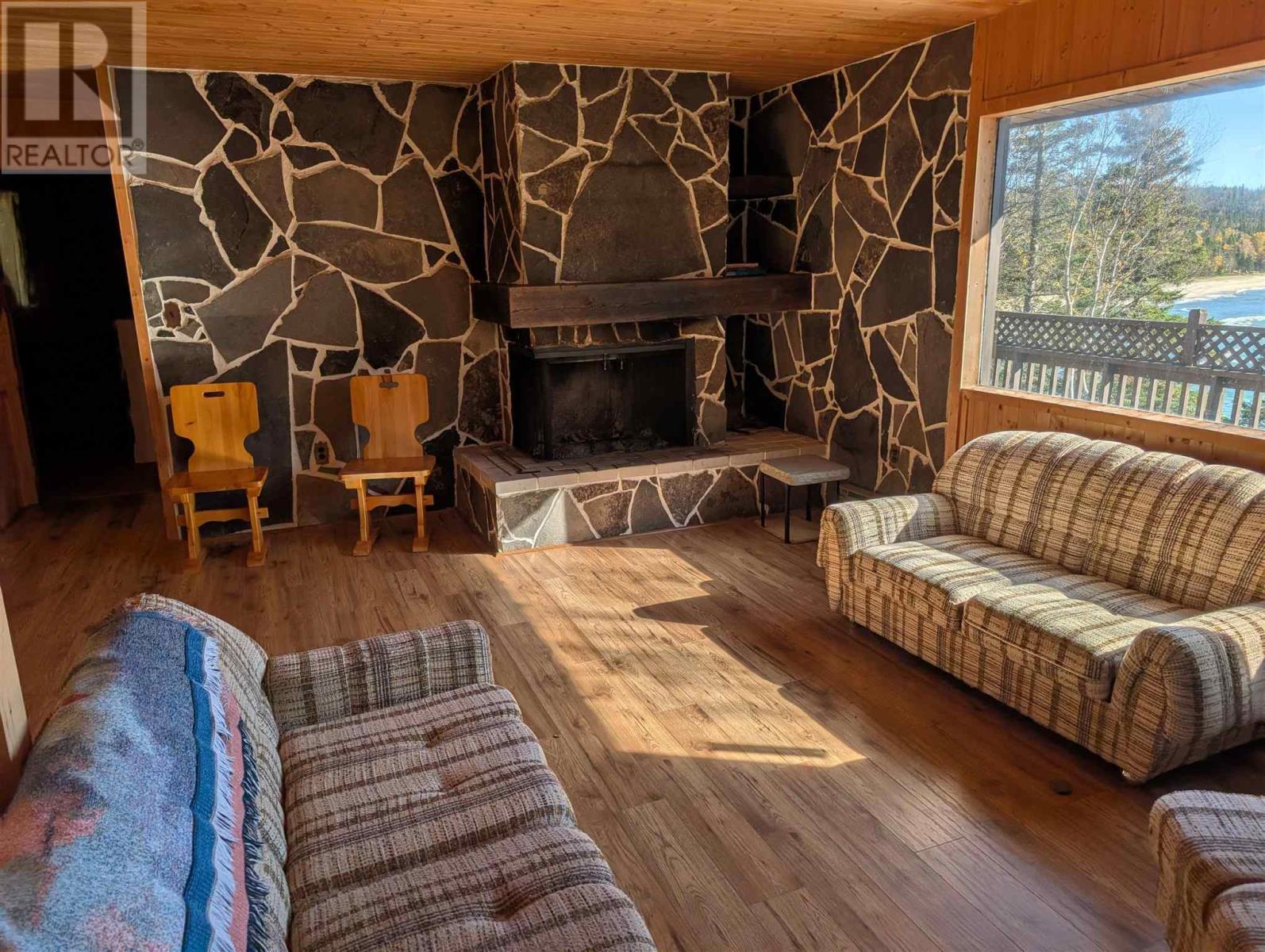 27B Long Beach Rd, Wawa, ON - Indoor Photo Showing Living Room