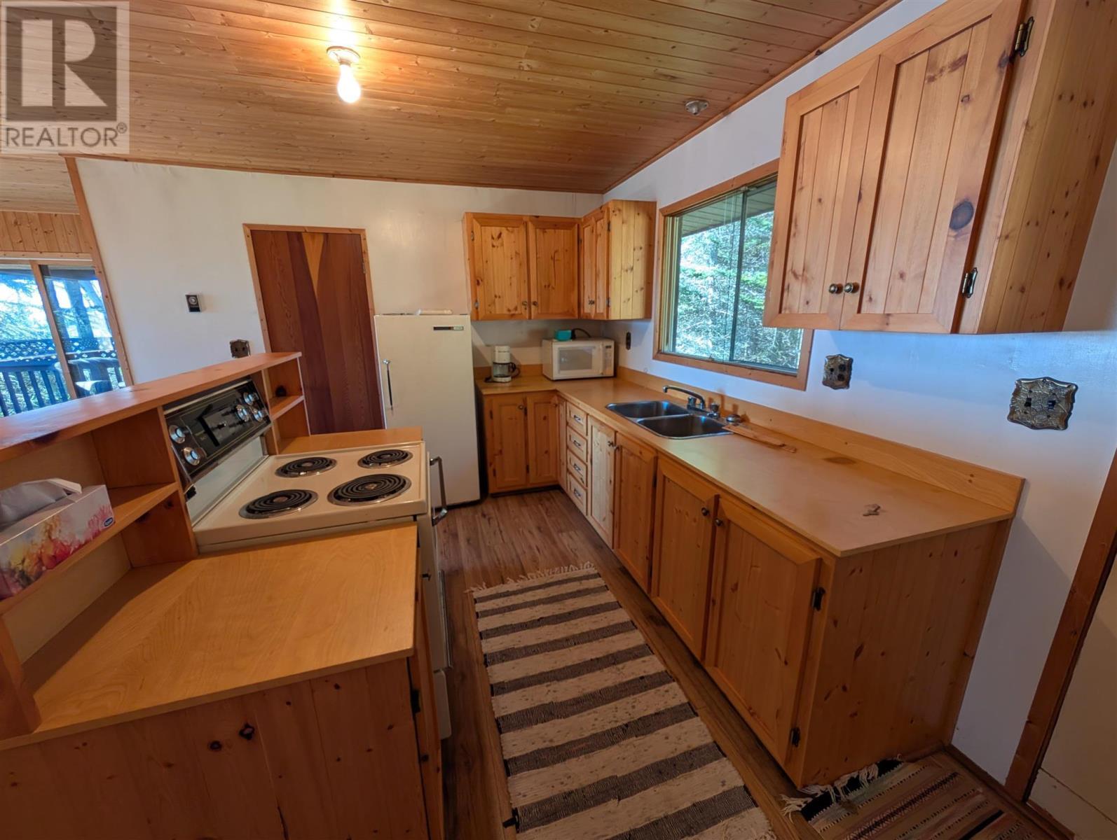 27B Long Beach Rd, Wawa, ON - Indoor Photo Showing Kitchen With Double Sink