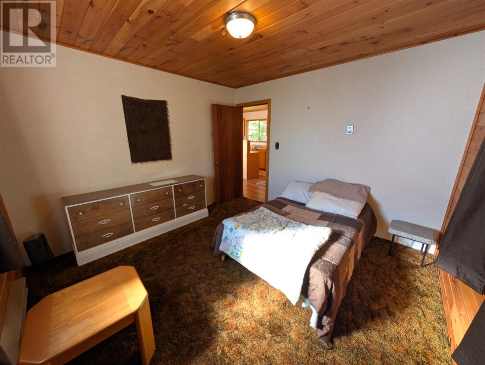 27B Long Beach Rd, Wawa, ON - Indoor Photo Showing Bedroom
