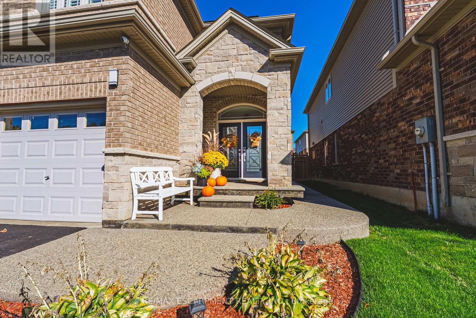 68 Kinsman Drive, Hamilton, ON - Outdoor With Facade