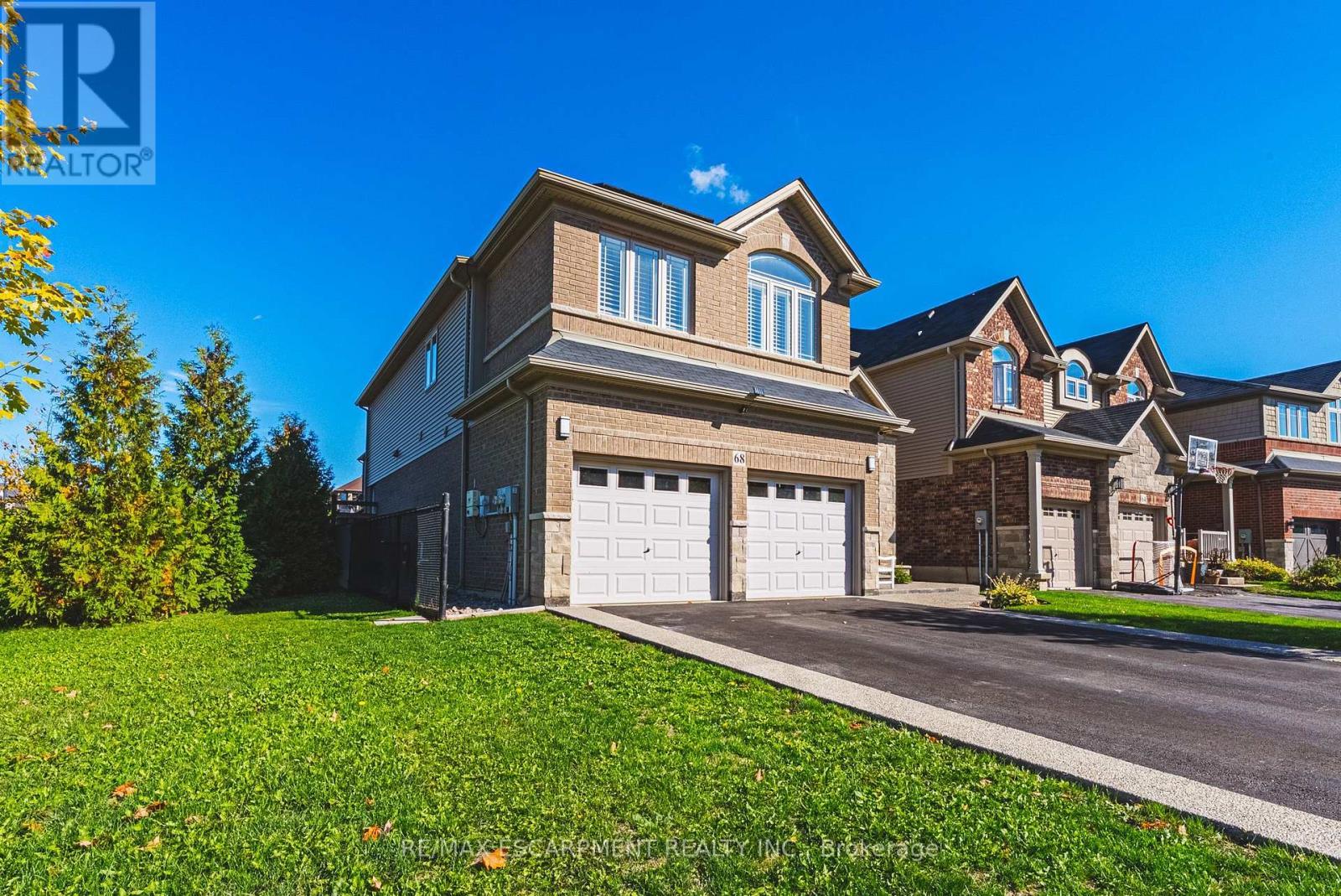 68 Kinsman Drive, Hamilton, ON - Outdoor With Facade