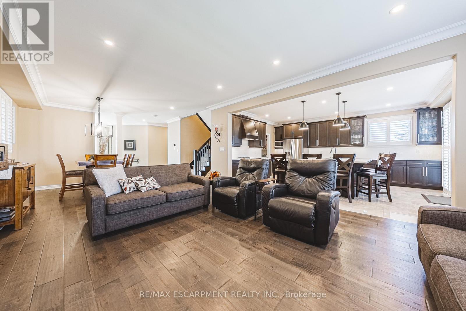 68 Kinsman Drive, Hamilton, ON - Indoor Photo Showing Living Room