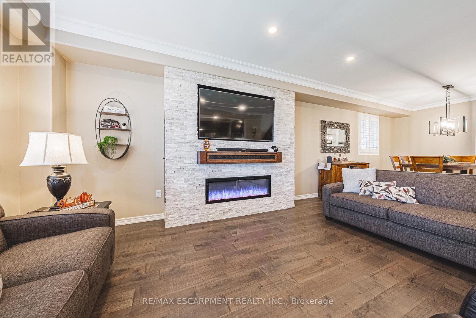 68 Kinsman Drive, Hamilton, ON - Indoor Photo Showing Living Room With Fireplace