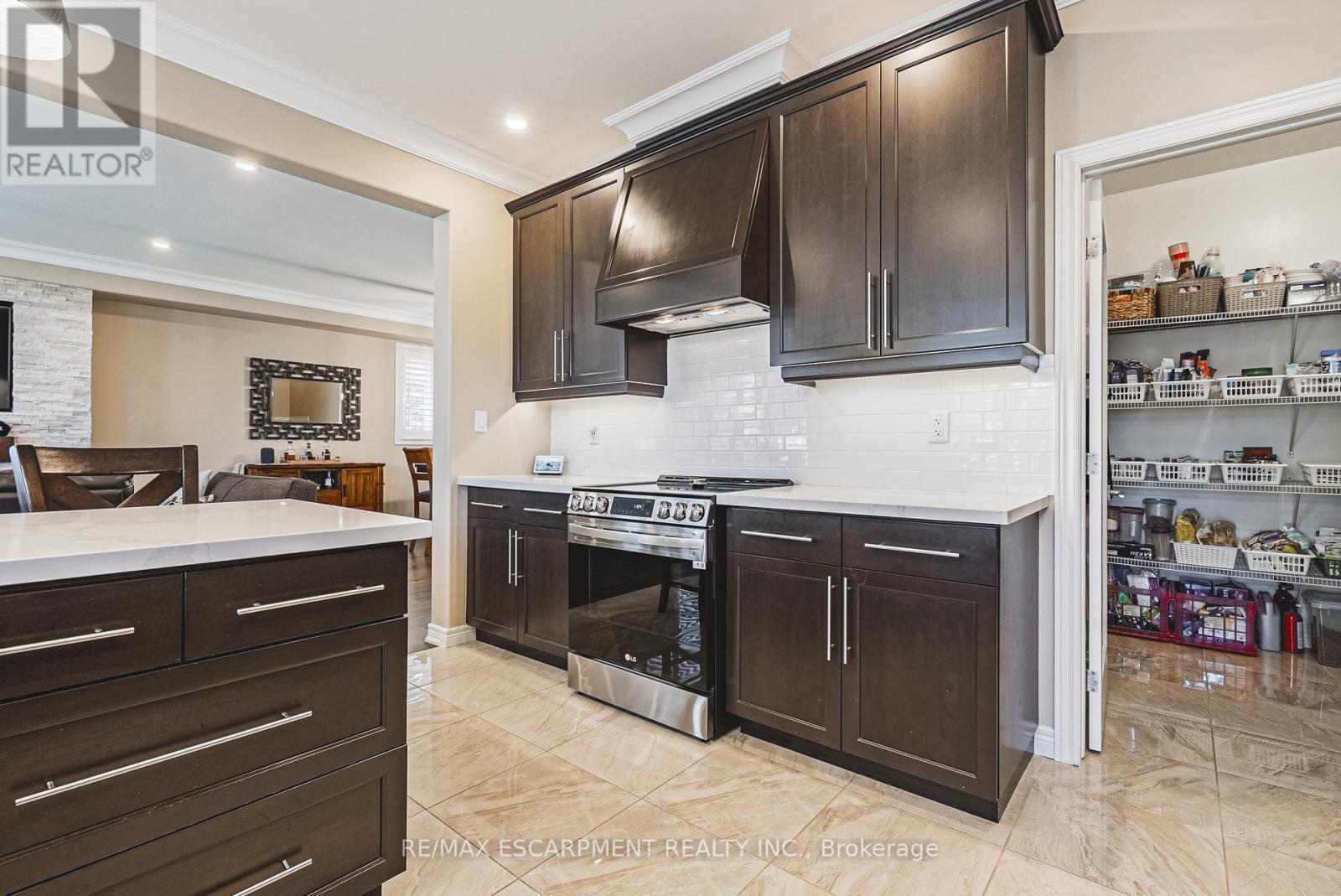 68 Kinsman Drive, Hamilton, ON - Indoor Photo Showing Kitchen With Upgraded Kitchen