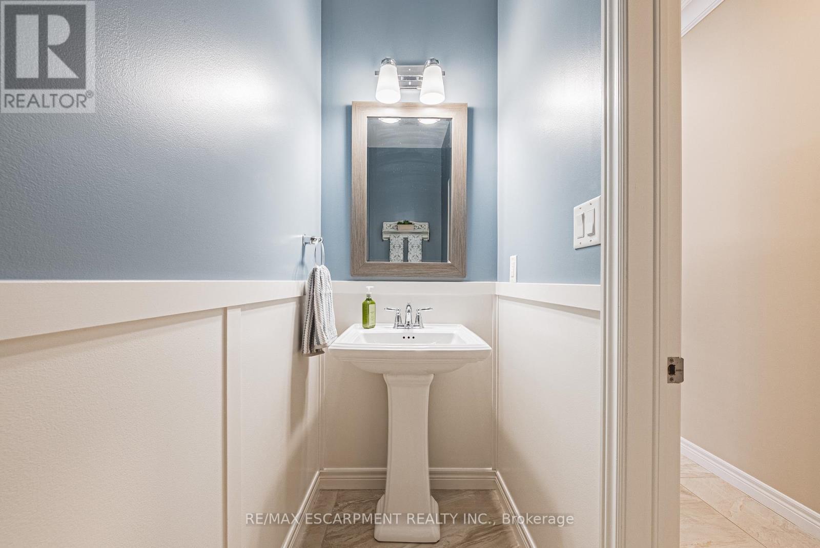 68 Kinsman Drive, Hamilton, ON - Indoor Photo Showing Bathroom