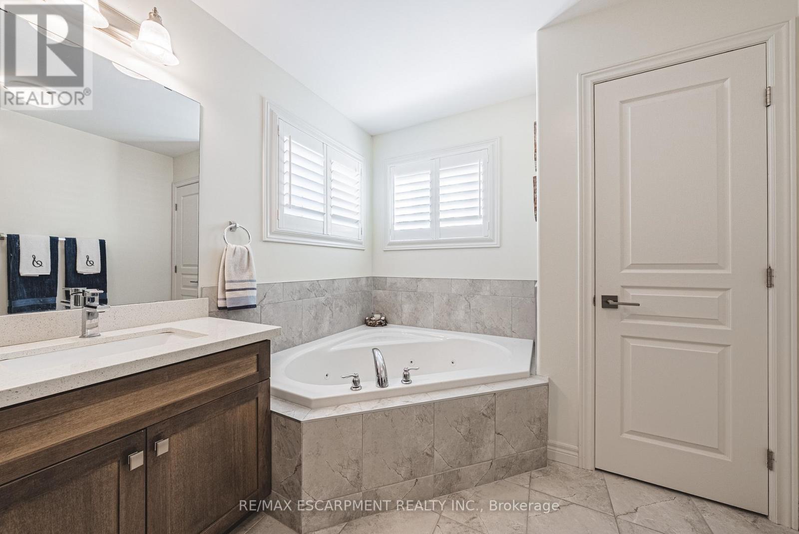 68 Kinsman Drive, Hamilton, ON - Indoor Photo Showing Bathroom