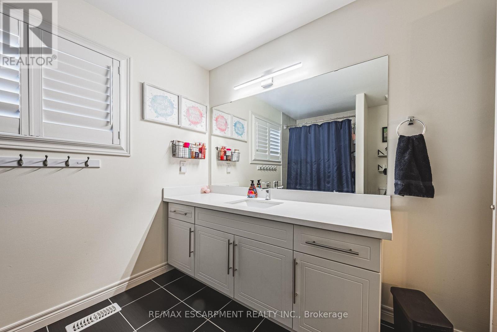 68 Kinsman Drive, Hamilton, ON - Indoor Photo Showing Bathroom
