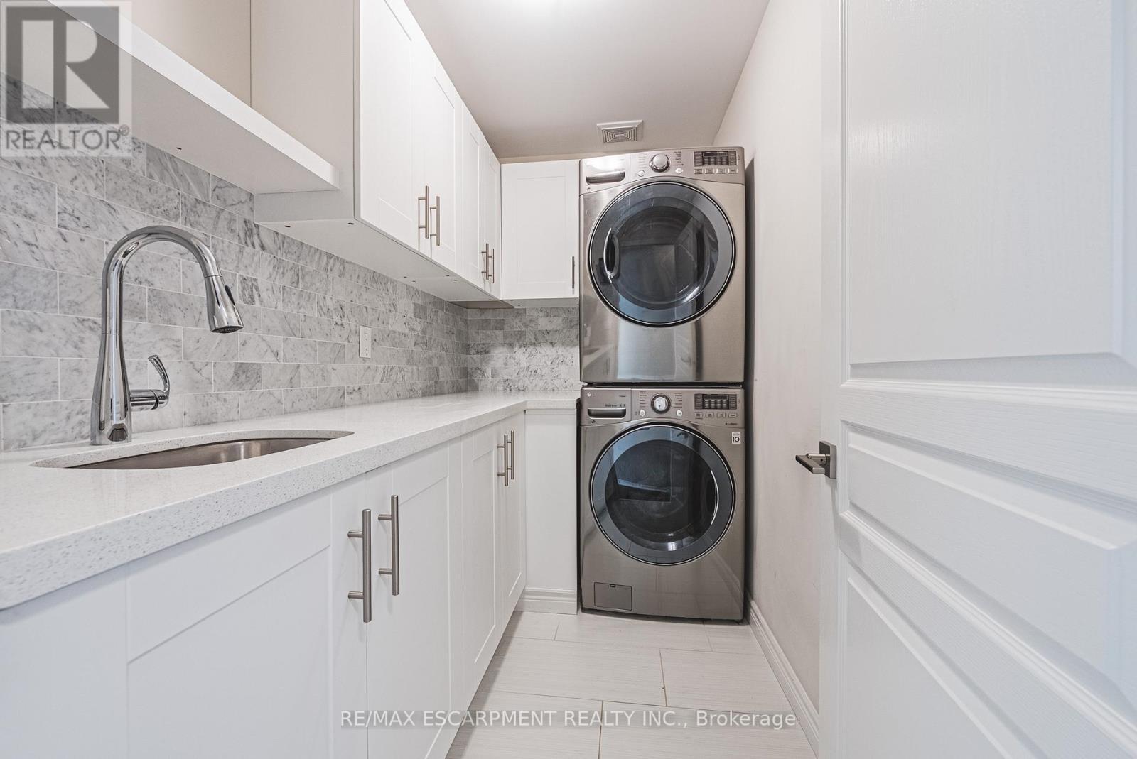 68 Kinsman Drive, Hamilton, ON - Indoor Photo Showing Laundry Room
