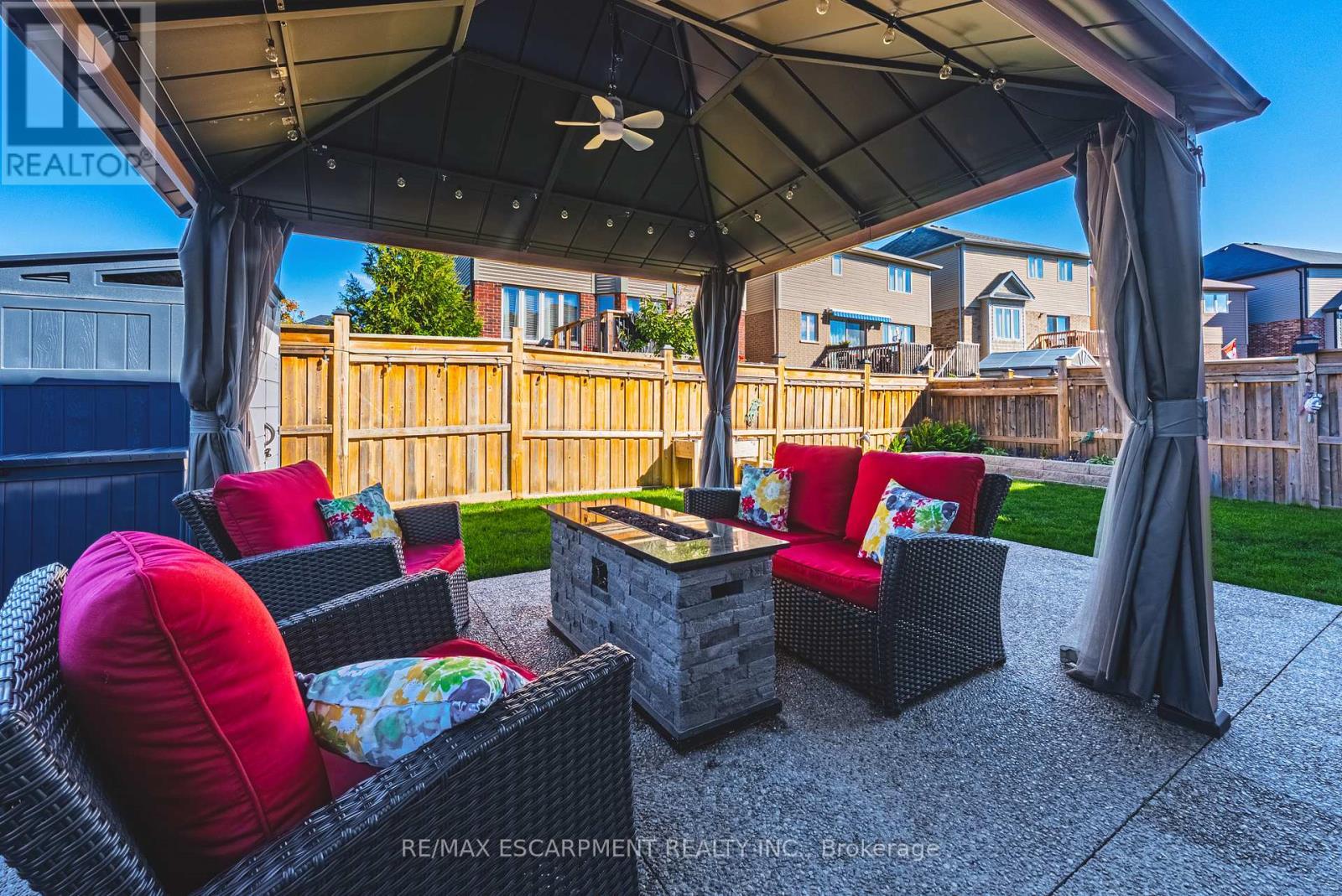 68 Kinsman Drive, Hamilton, ON - Outdoor With Deck Patio Veranda With Exterior
