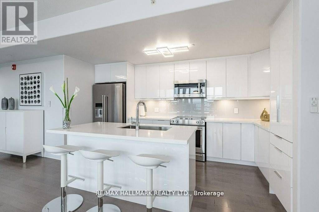 409 - 10 Concord Place, Grimsby, ON - Indoor Photo Showing Kitchen With Upgraded Kitchen