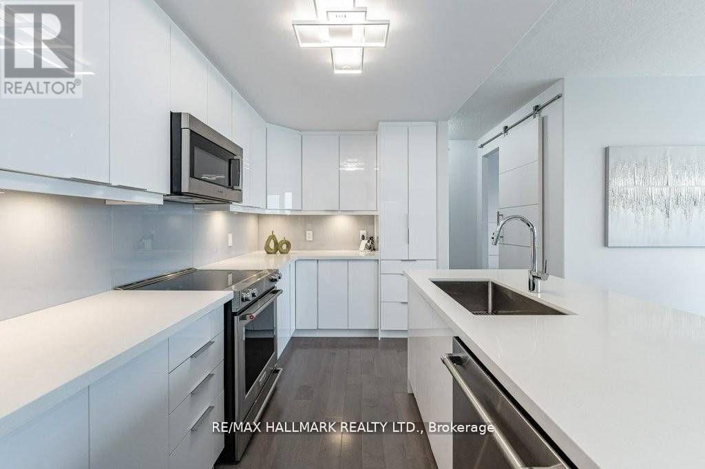 409 - 10 Concord Place, Grimsby, ON - Indoor Photo Showing Kitchen With Upgraded Kitchen